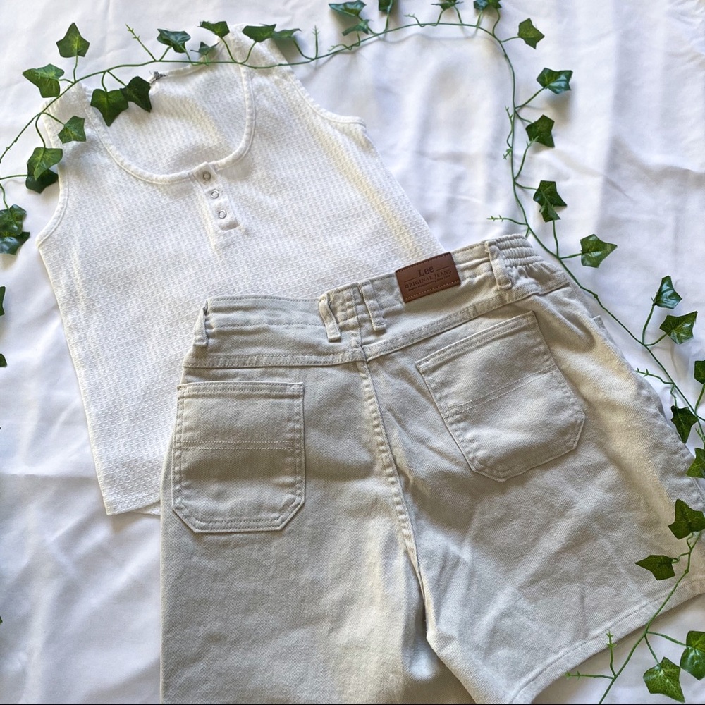Vintage Lee high waisted Shorts - Picture 3 of 3